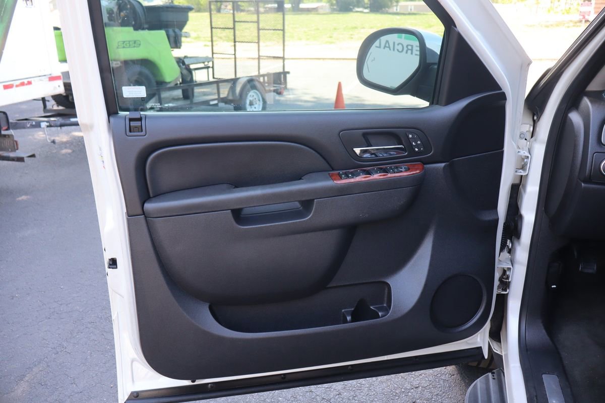Used 2012 Chevrolet Suburban LTZ AWD/4WD image 24