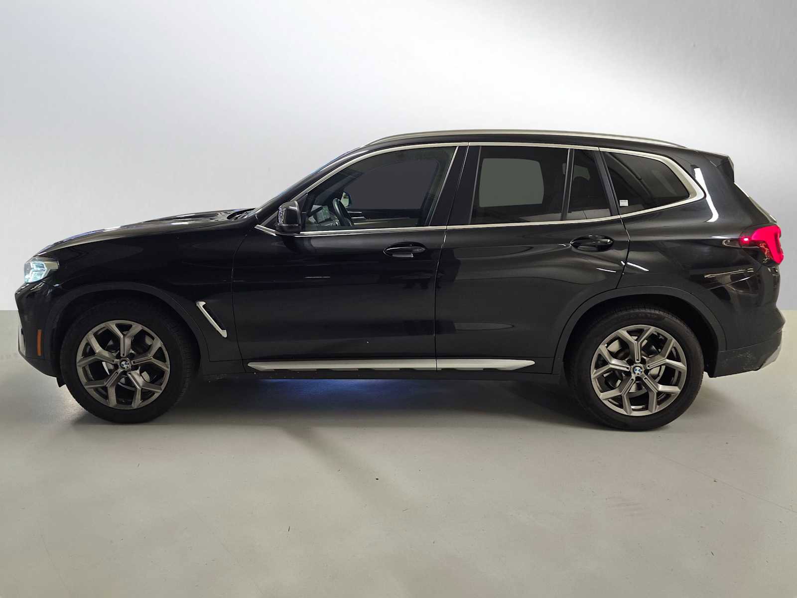 Used 2023 BMW X3 xDrive30i w/ Convenience Package image 2