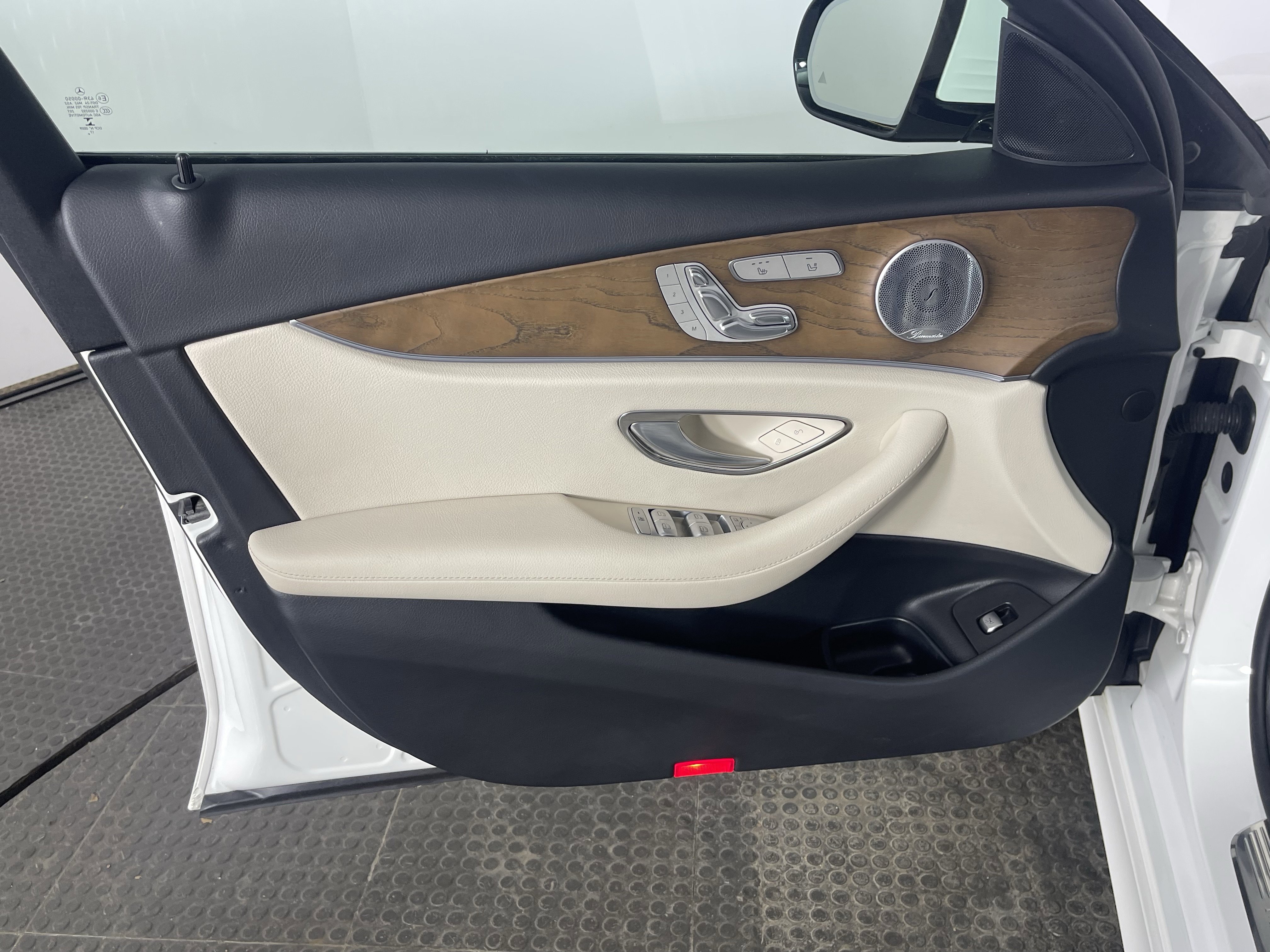 Used 2018 Mercedes-Benz E 300 4MATIC image 10