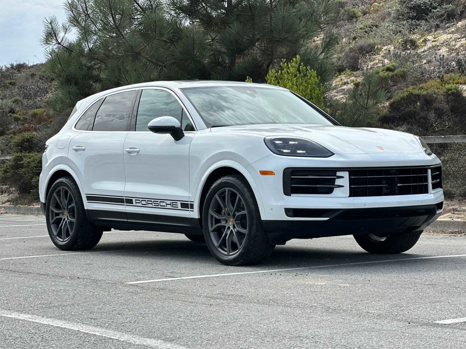 Used 2025 Porsche Cayenne AWD/4WD image 10