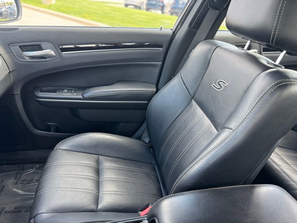Used 2018 Chrysler 300 S AWD/4WD image 14
