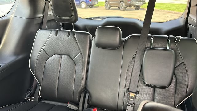 Used 2025 Chrysler Pacifica Limited FWD image 20