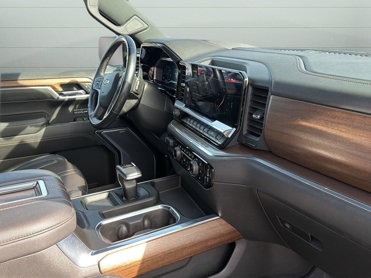 Used 2022 Chevrolet Silverado 1500 High Country w/ High Country Premium Package image 12