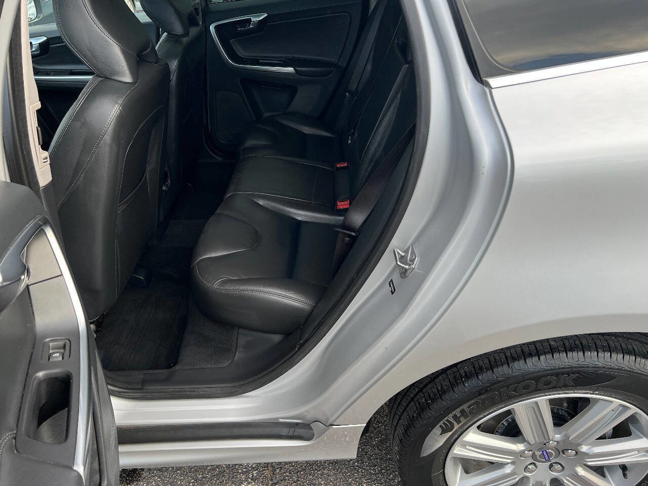 Used 2016 Volvo XC60 T5 Platinum w/ Protection Package AWD/4WD image 22
