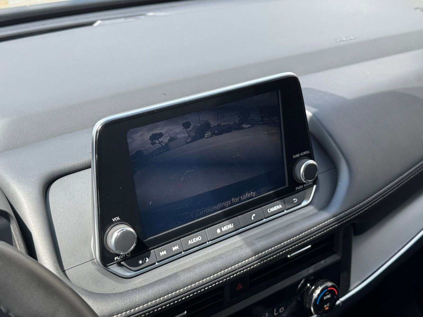Used 2025 Nissan Rogue SV FWD image 25