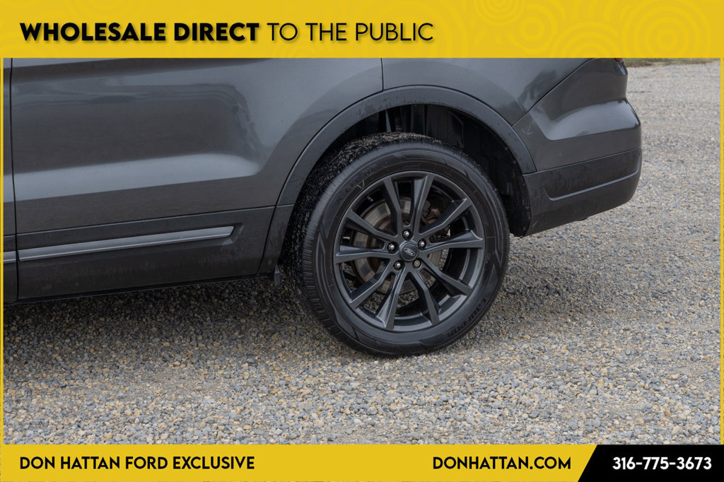 Used 2018 Ford Explorer XLT w/ Equipment Group 202A AWD/4WD image 32