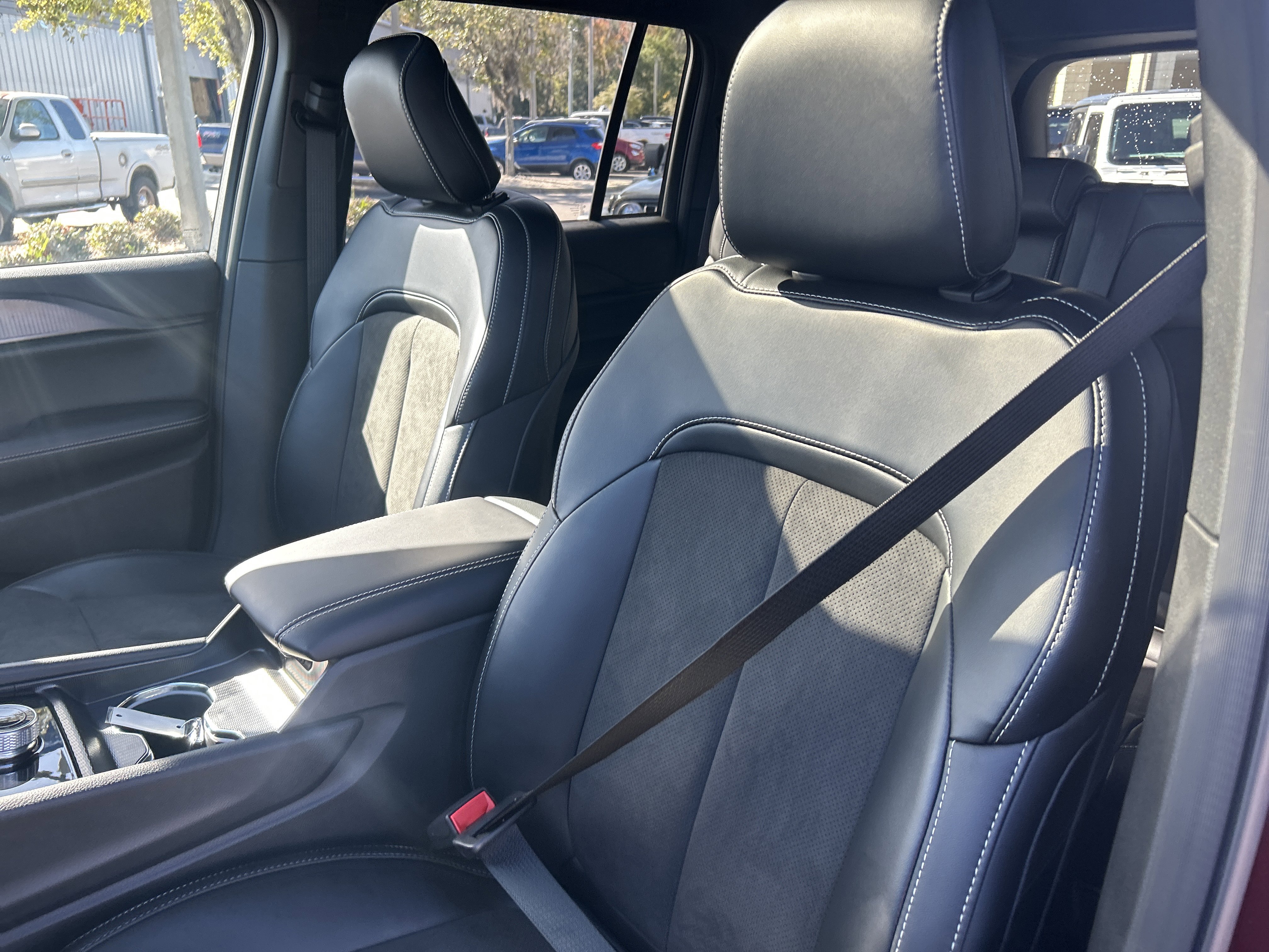 New 2025 Jeep Grand Cherokee Altitude image 15