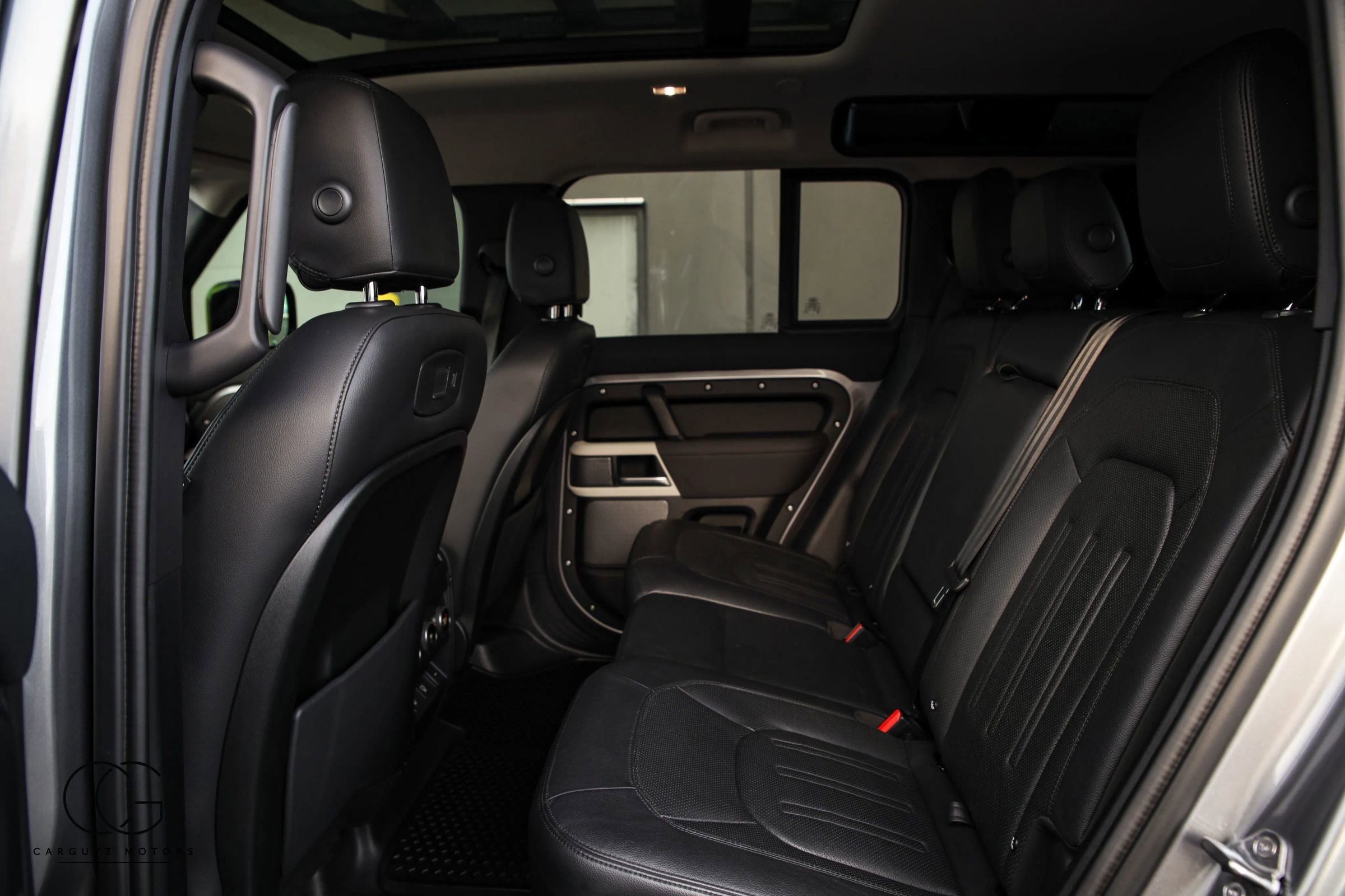 Used 2022 Land Rover Defender 110 SE image 13