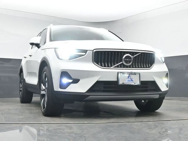Used 2023 Volvo XC40 B5 Plus w/ Driver Assist Package AWD/4WD image 15