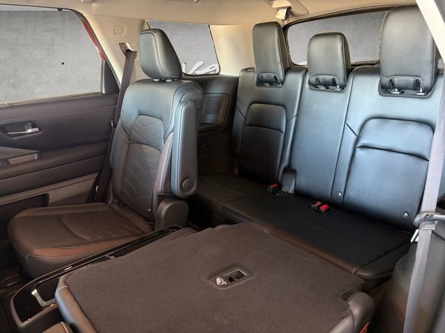 Used 2024 Nissan Pathfinder Platinum image 22