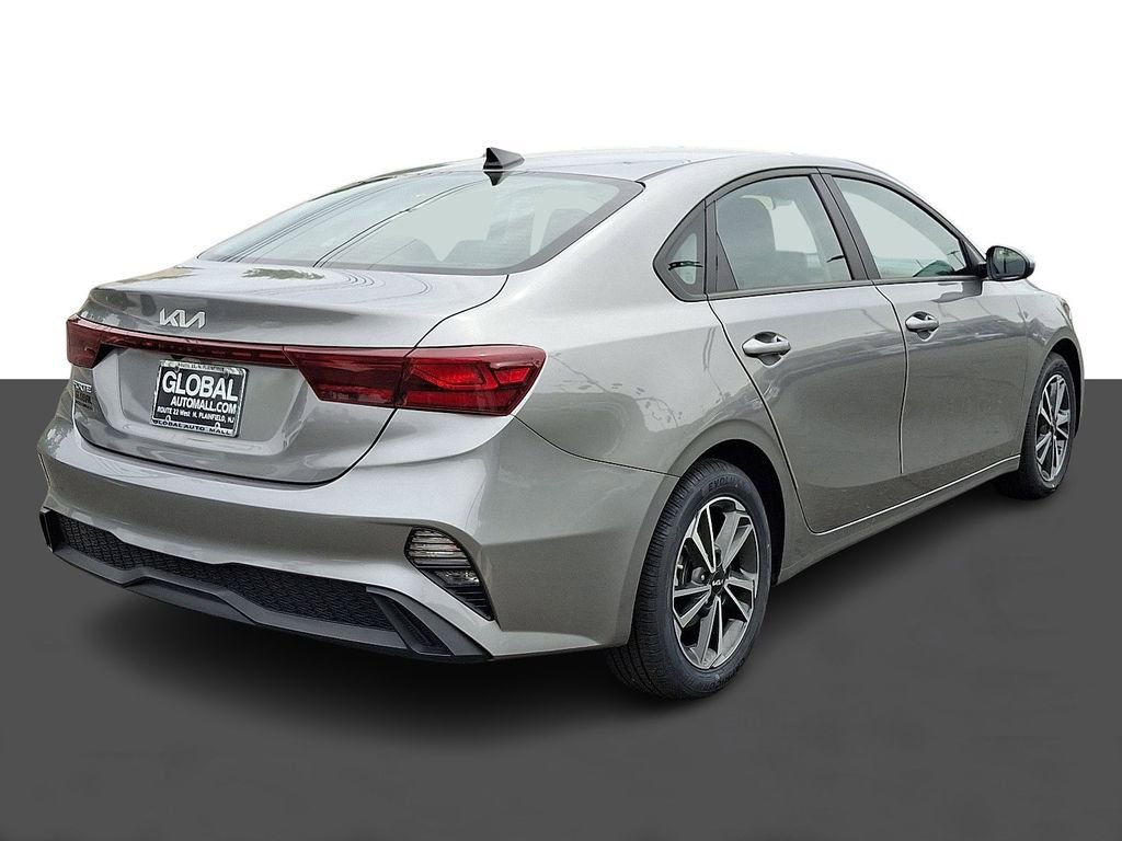 Used 2022 Kia Forte LXS FWD image 7
