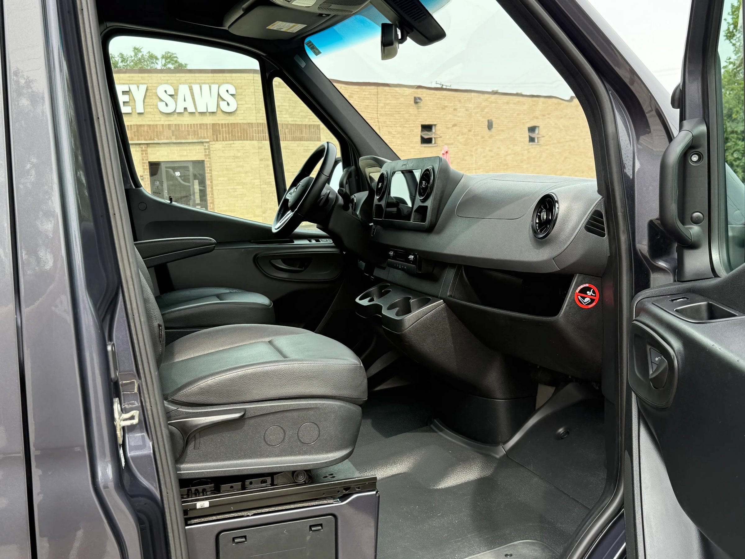 Used 2021 Freightliner Sprinter 2500 AWD/4WD image 12