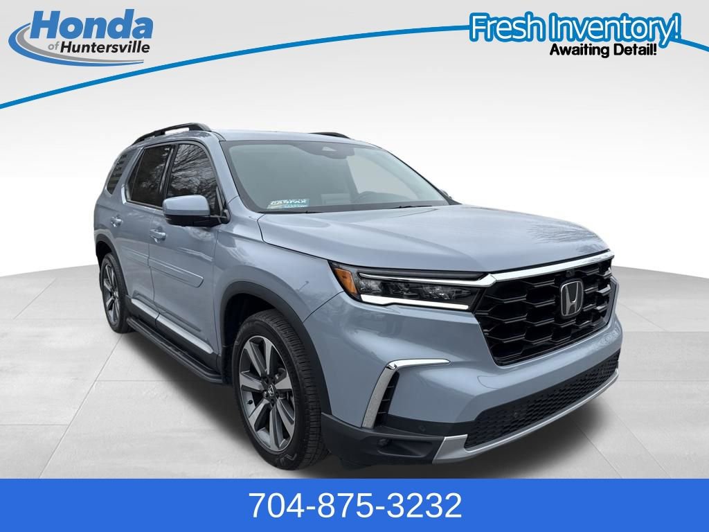Used 2025 Honda Pilot Elite image 1