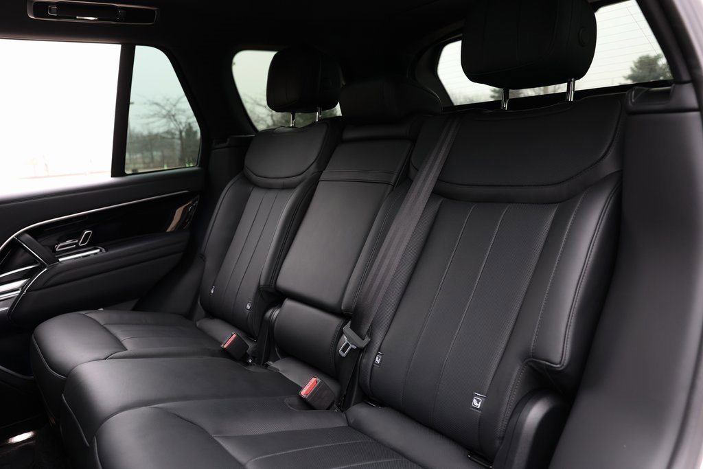 Used 2025 Land Rover Range Rover SE image 6