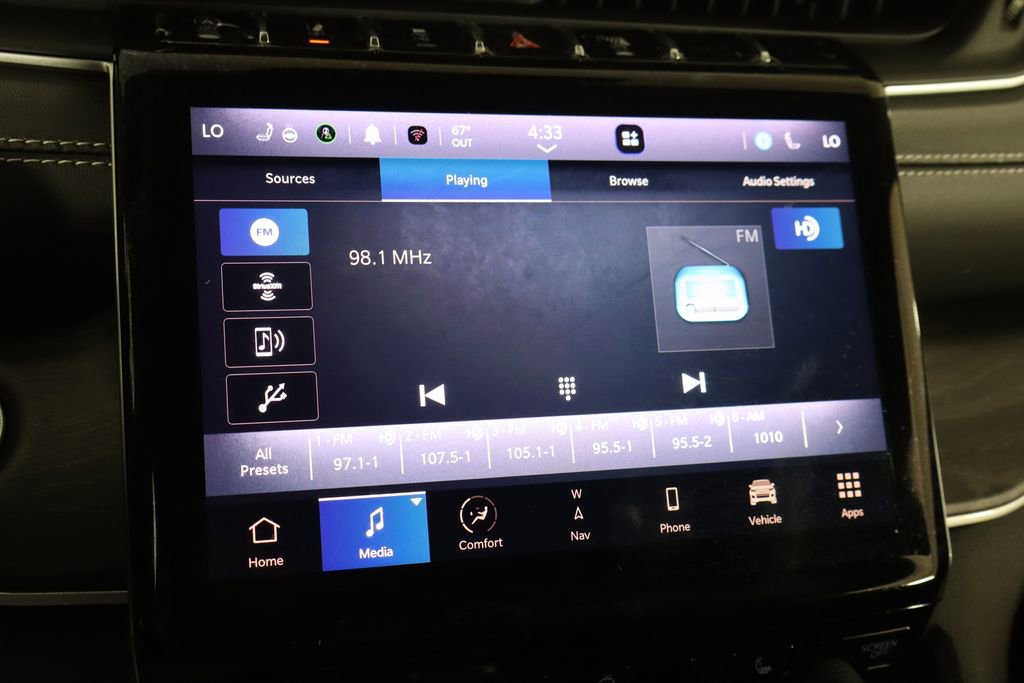 Used 2023 Jeep Grand Cherokee L Limited w/ Black Appearance Package image 30