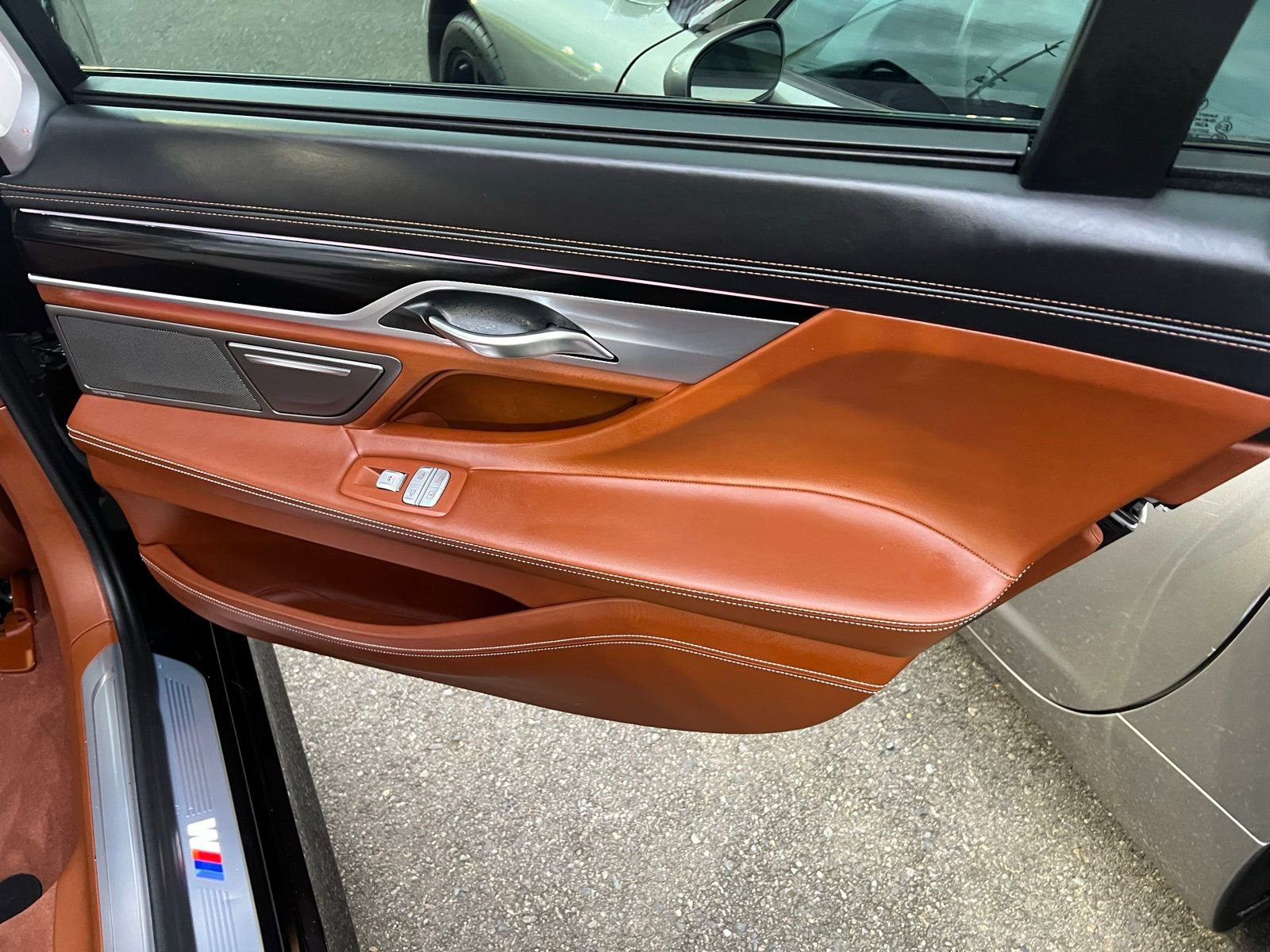 Used 2018 BMW 750i image 31