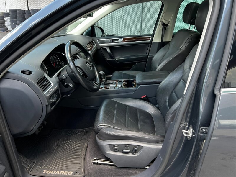 Used 2016 Volkswagen Touareg VR6 AWD/4WD image 16
