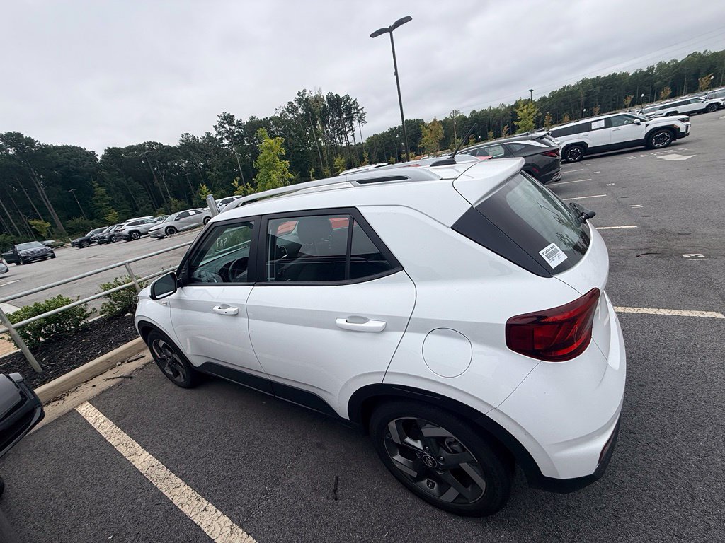 Used 2025 Hyundai Venue SEL FWD image 3