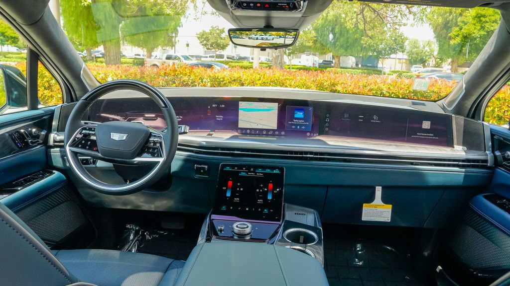 New 2025 Cadillac Escalade IQ Luxury 2 image 23