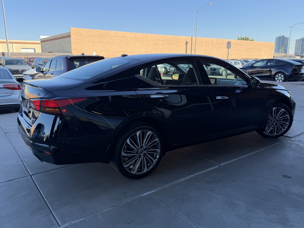 Used 2024 Nissan Altima 2.5 SL AWD/4WD image 4