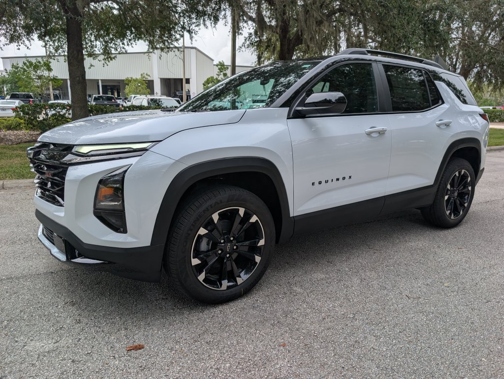 New 2027 Chevrolet Equinox RS FWD image 3
