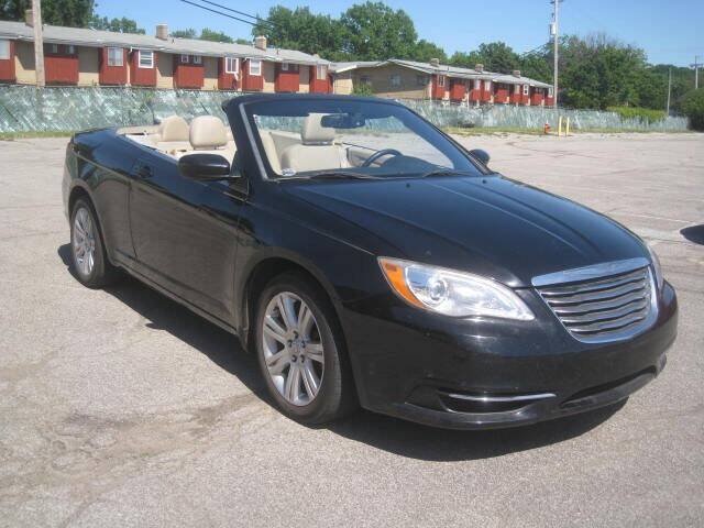 Used 2012 Chrysler 200 Touring FWD image 3