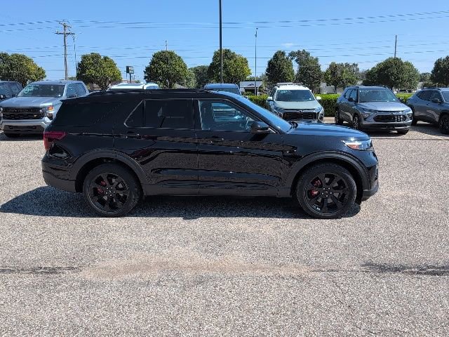 Used 2022 Ford Explorer ST w/ ST Street Pack image 17