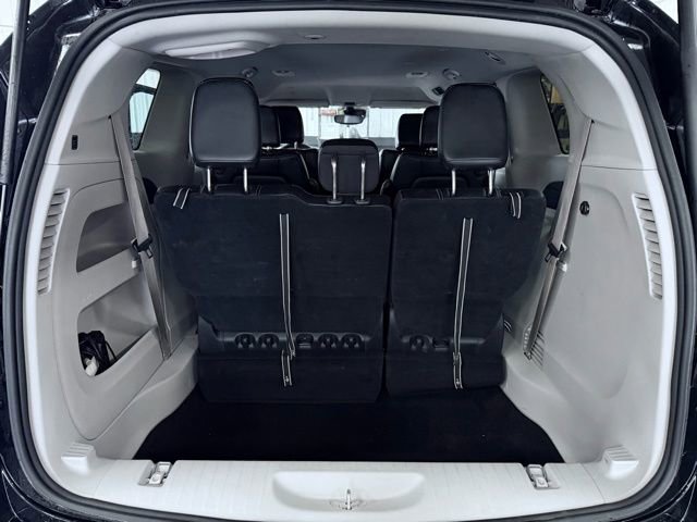 Used 2023 Chrysler Pacifica Touring-L FWD image 10