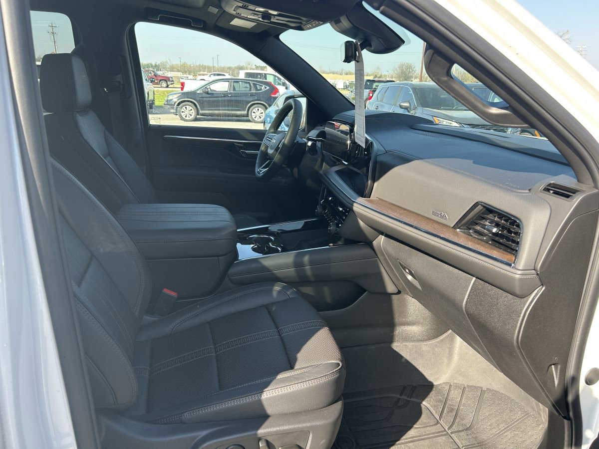 Used 2025 Chevrolet Tahoe High Country image 11