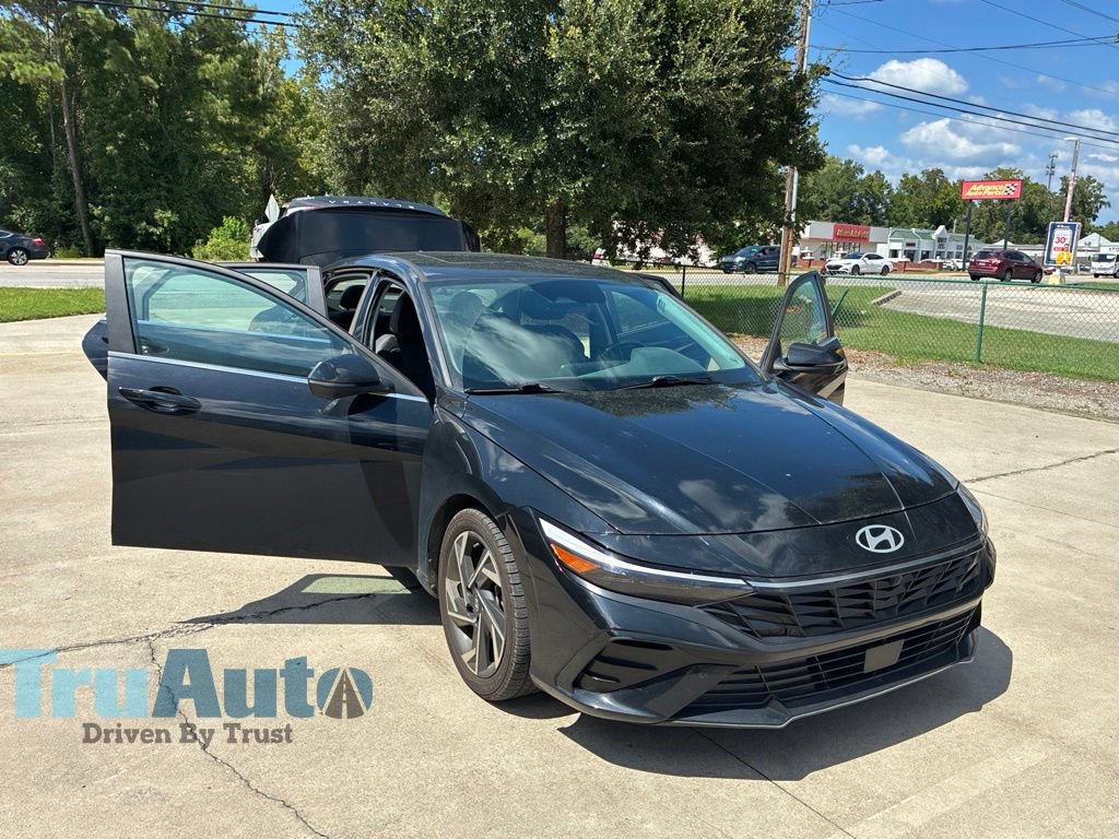 Used 2024 Hyundai Elantra Limited FWD image 10