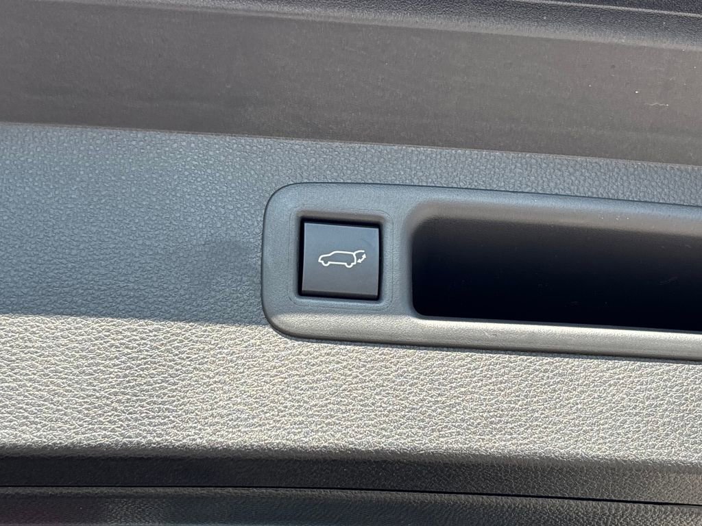 New 2026 Toyota Highlander XLE image 32