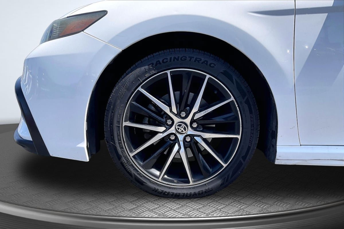 Used 2021 Toyota Camry SE FWD image 9