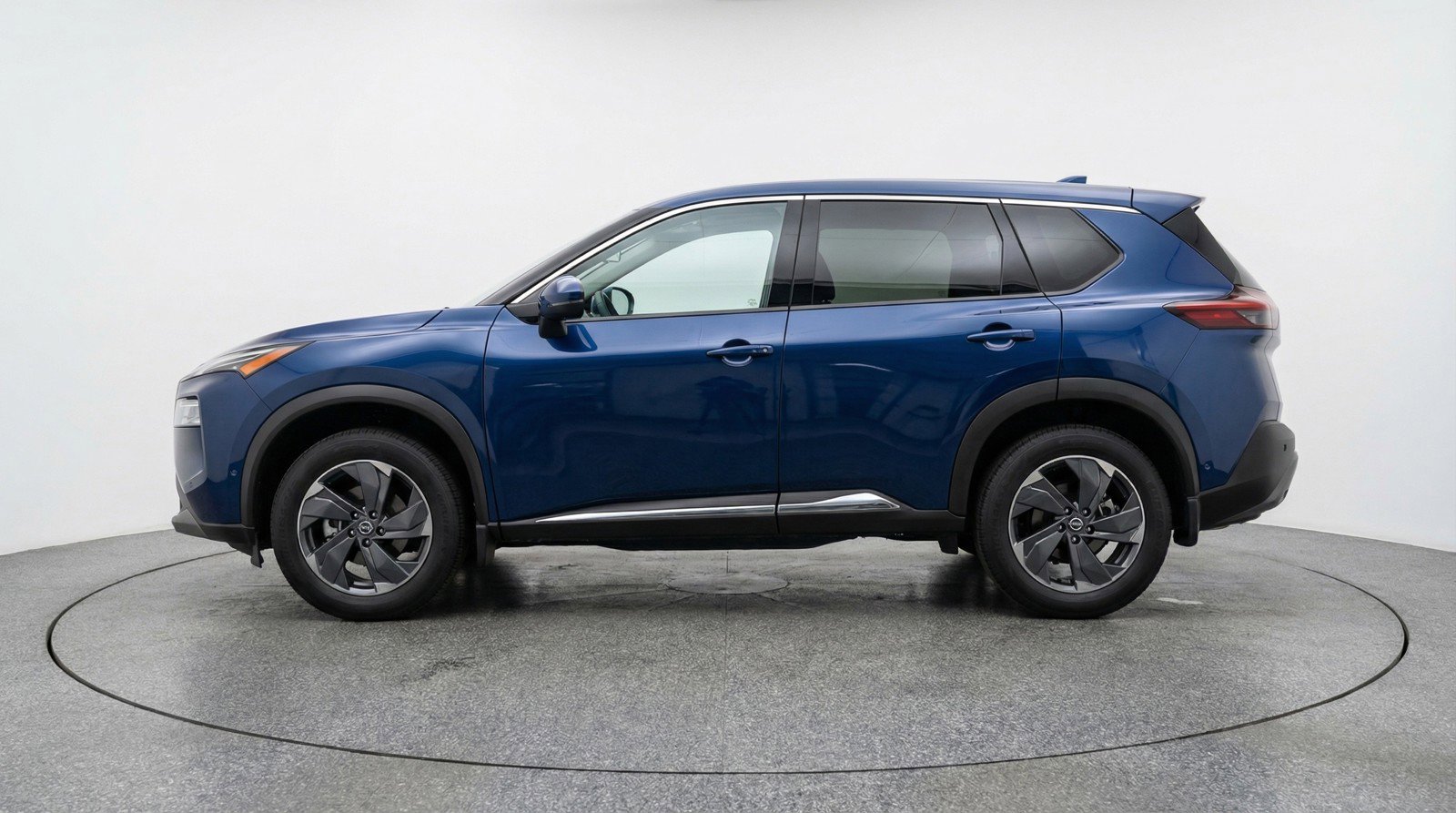 Used 2025 Nissan Rogue SV image 5