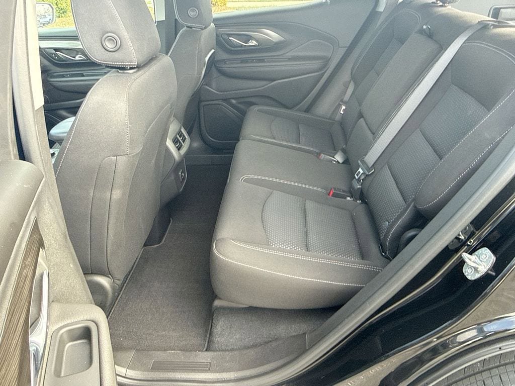 Used 2022 GMC Terrain SLE w/ Driver Convenience Package FWD image 10