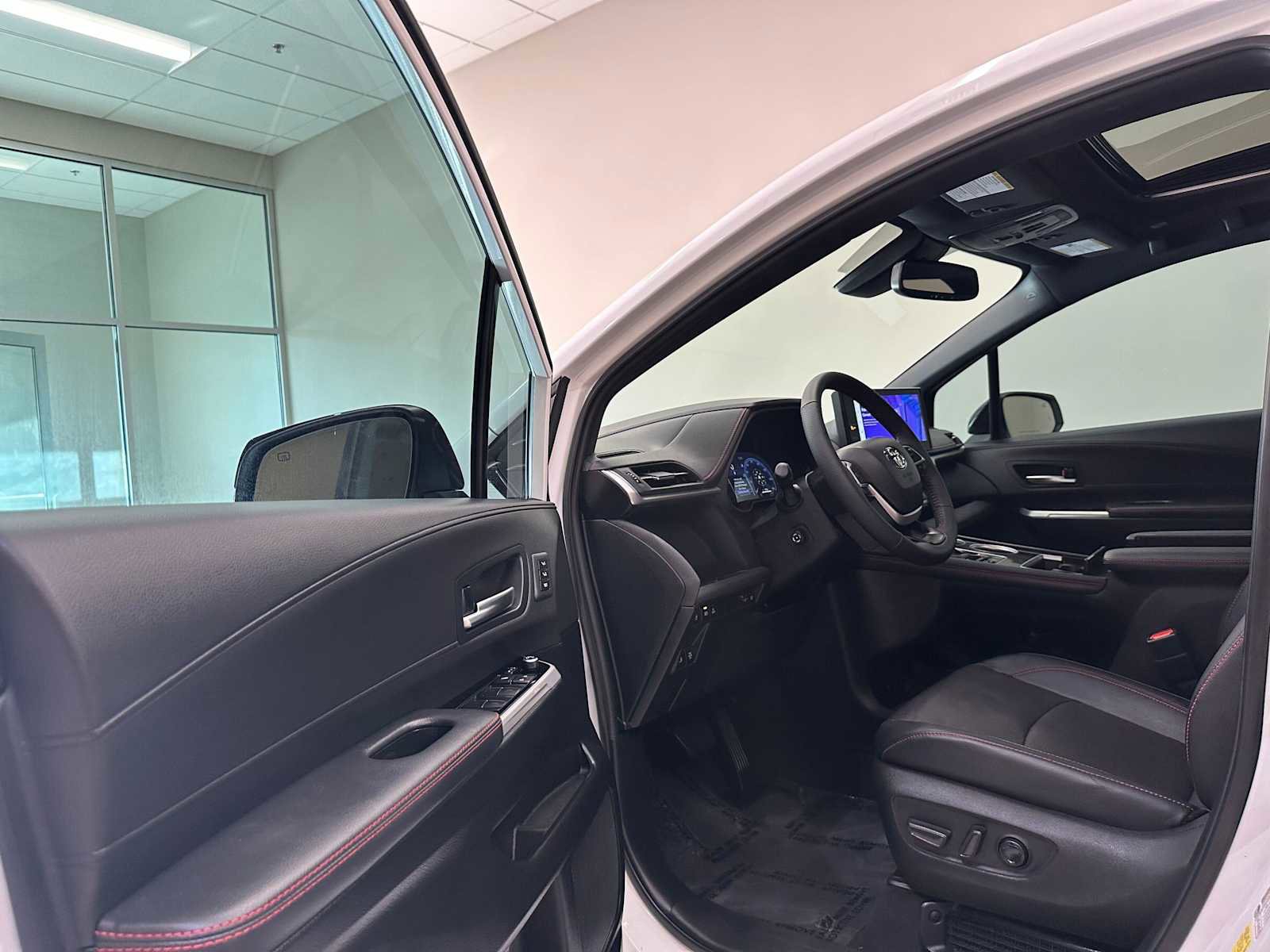 Used 2025 Toyota Sienna XSE w/ XSE Premium Package AWD/4WD image 23
