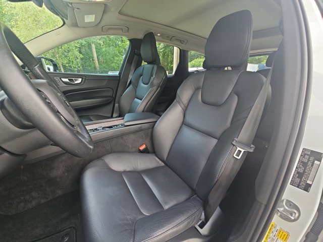 Used 2024 Volvo XC60 B5 Plus image 16