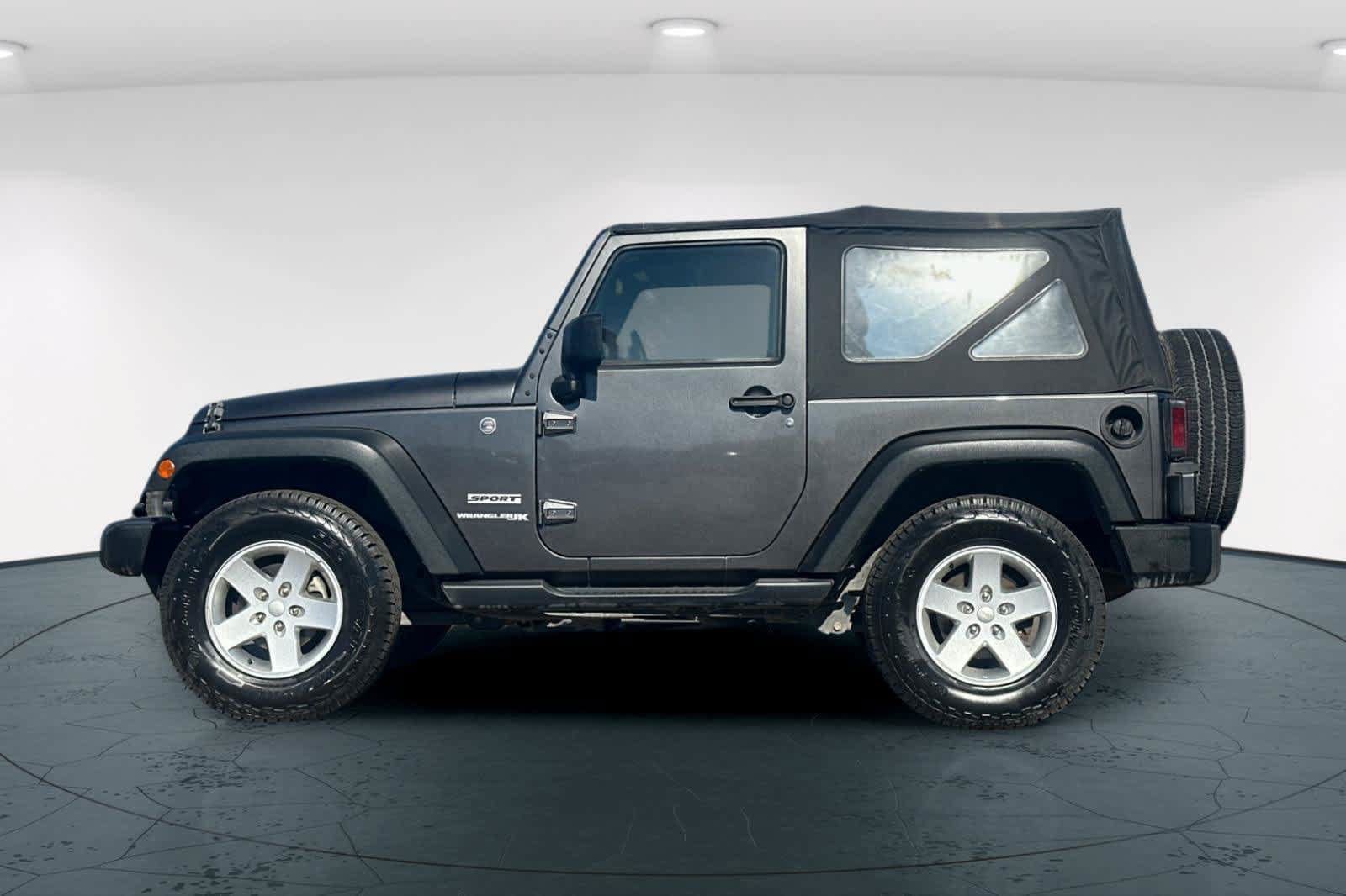 Used 2018 Jeep Wrangler Sport AWD/4WD image 9