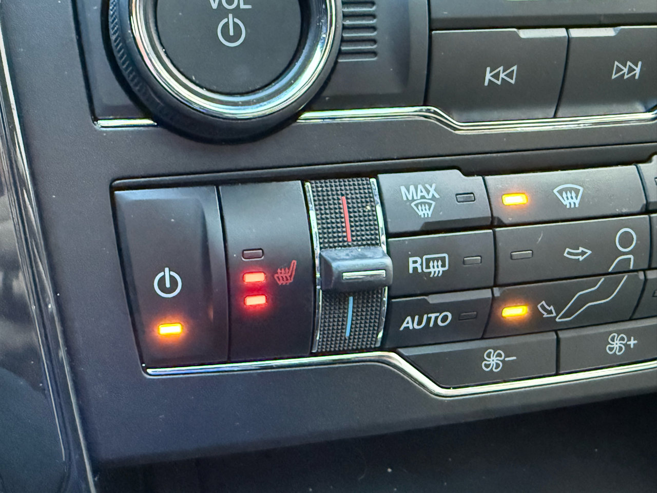 Used 2017 Ford Explorer XLT w/ Equipment Group 202A image 25