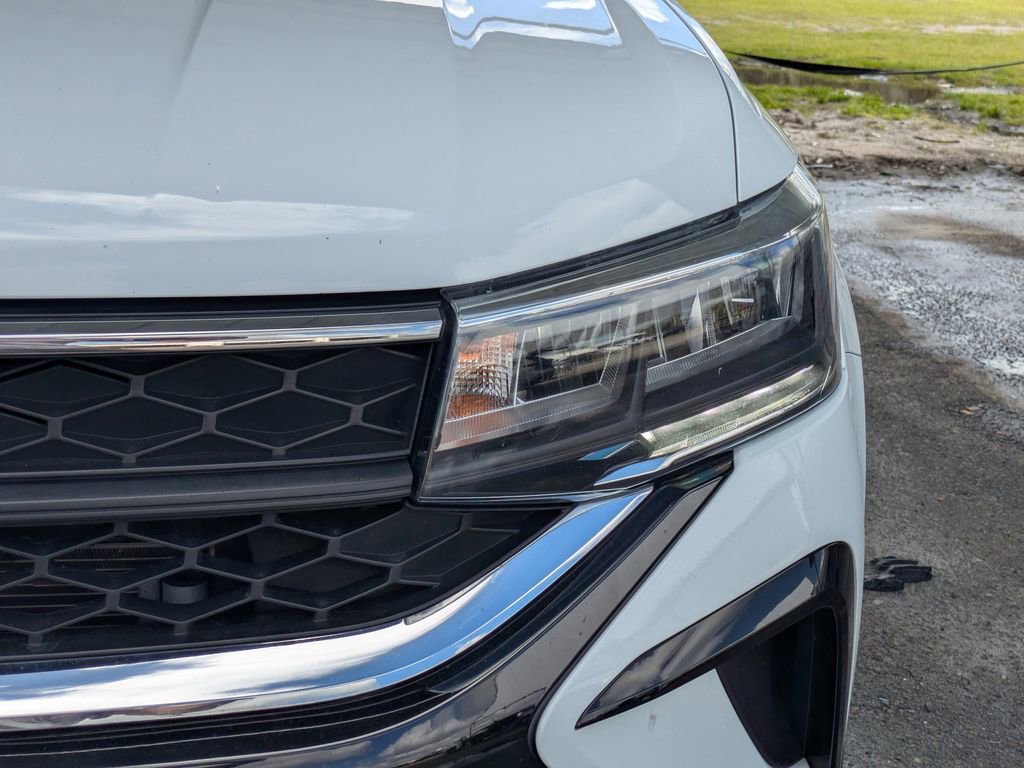 Used 2022 Volkswagen Taos SE image 9