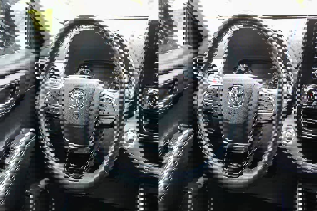 Used 2021 Toyota Highlander XLE image 16