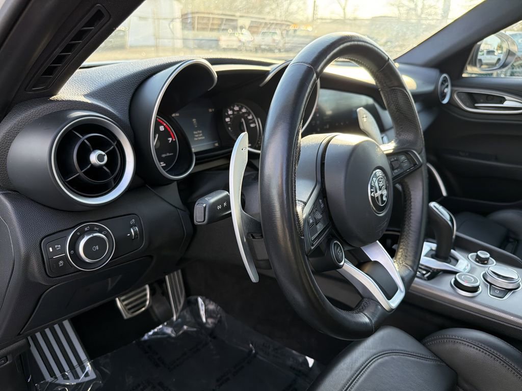 Used 2022 Alfa Romeo Giulia Veloce image 20