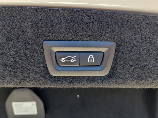 Used 2022 BMW 750i xDrive w/ Luxury Rear Seating Package image 9