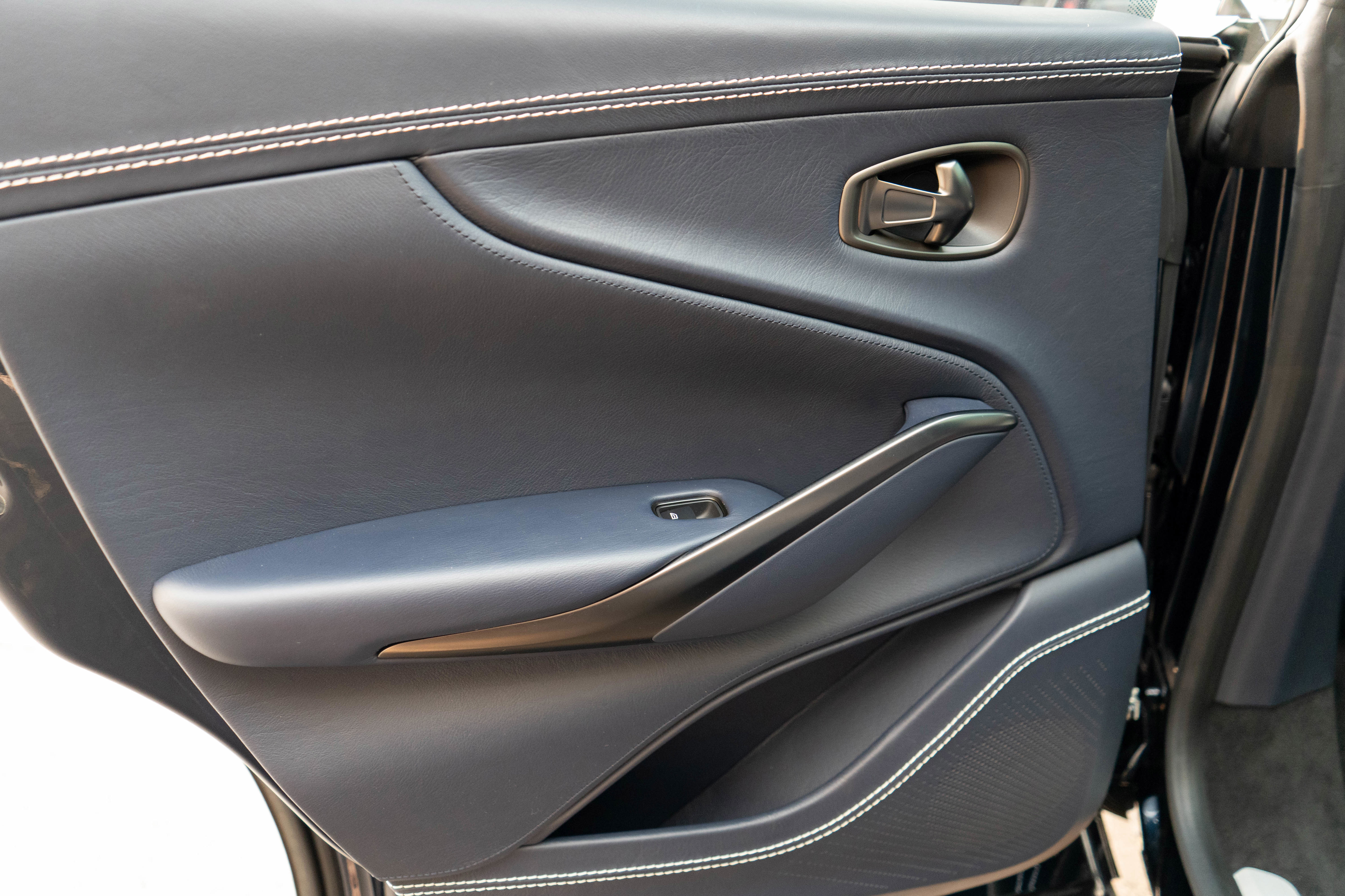 Used 2021 Aston Martin DBX image 30