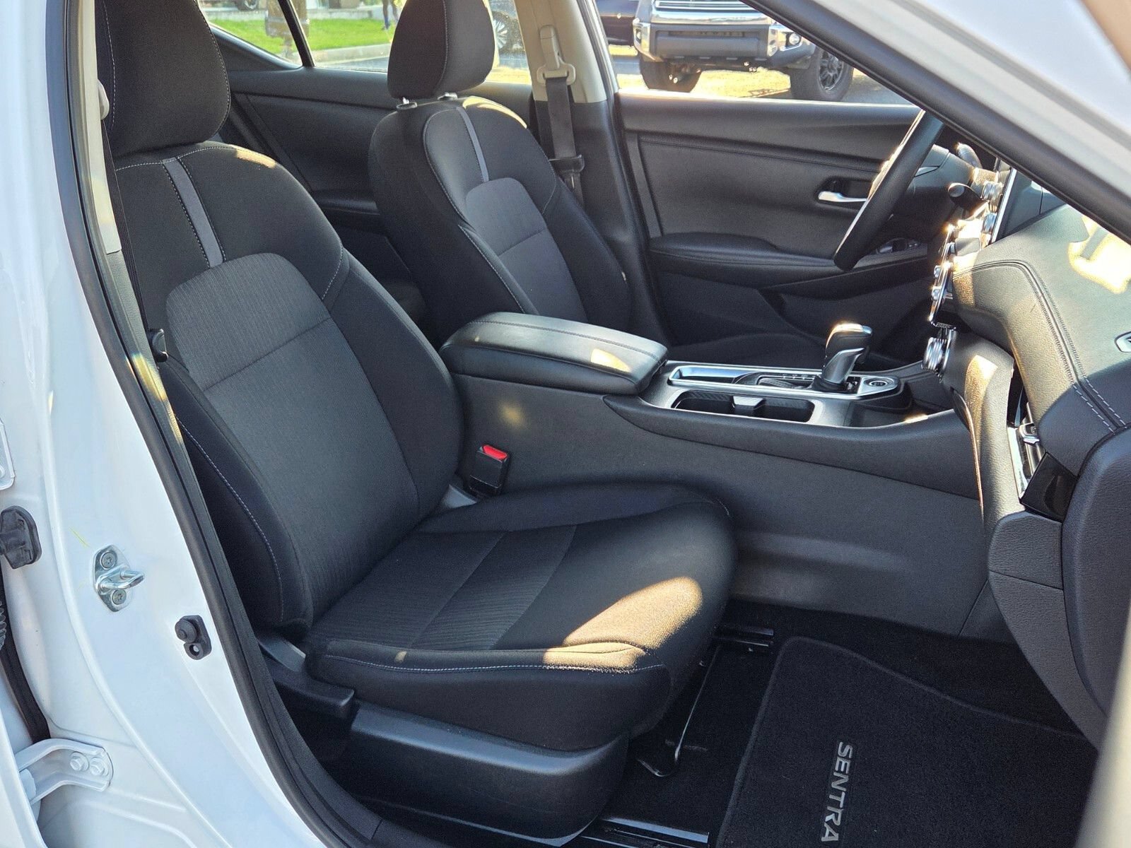 Used 2024 Nissan Sentra SV FWD image 17