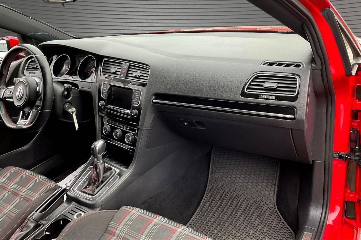 Used 2015 Volkswagen GTI S FWD image 24