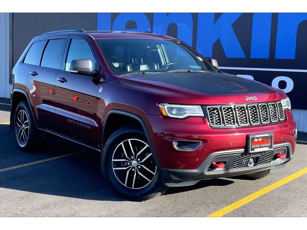 Used 2017 Jeep Grand Cherokee Trailhawk w/ Trailhawk Luxury Group AWD/4WD image 2