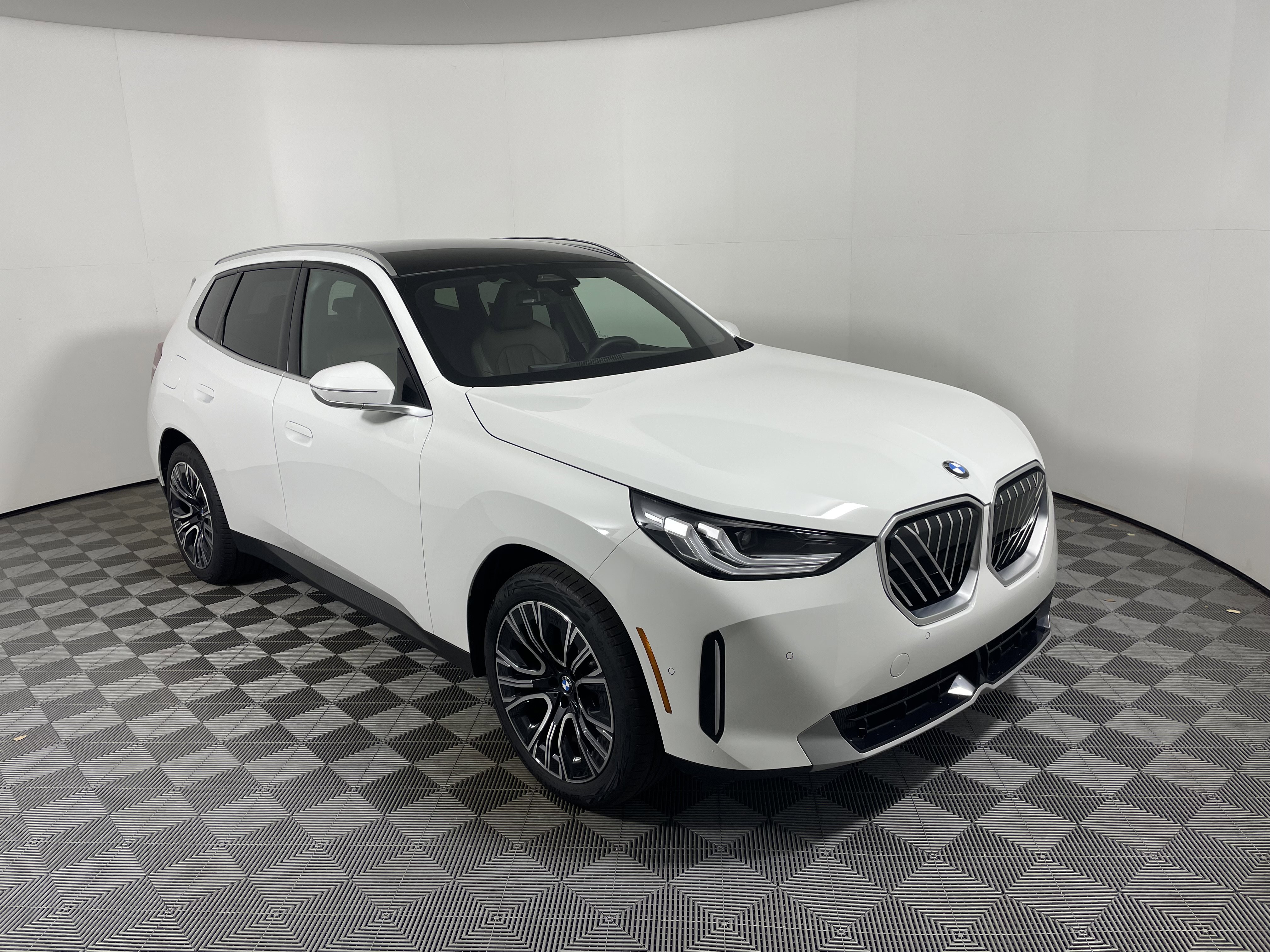 Used 2025 BMW X3 xDrive30i w/ Convenience Package image 7