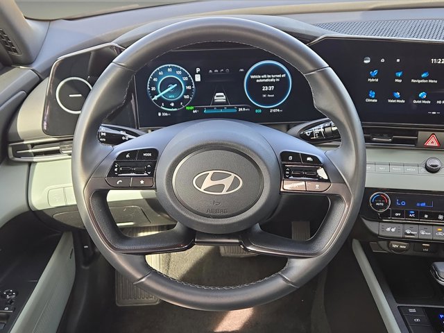Used 2025 Hyundai Elantra Limited FWD image 19