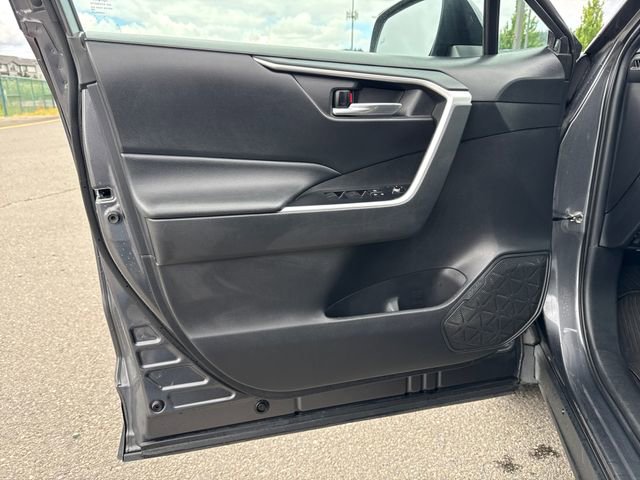Used 2021 Toyota RAV4 XLE AWD/4WD image 16