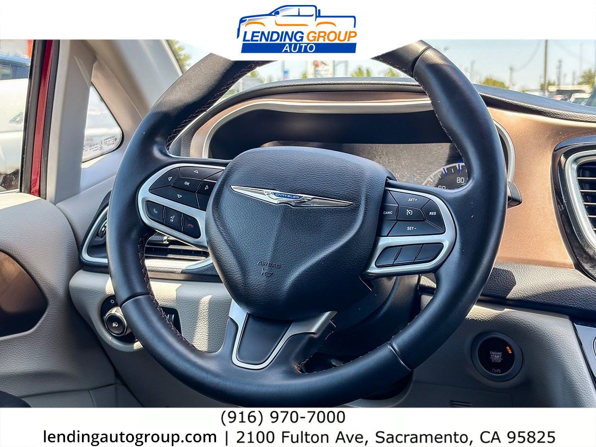 Used 2018 Chrysler Pacifica Touring-L FWD image 14